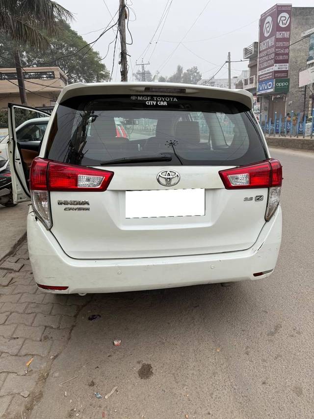 https://images10.gaadi.com/usedcar_image/4307205/original/processed_8dbf686c819cc550ccecd28baf2d7eea.jpg?imwidth=6401