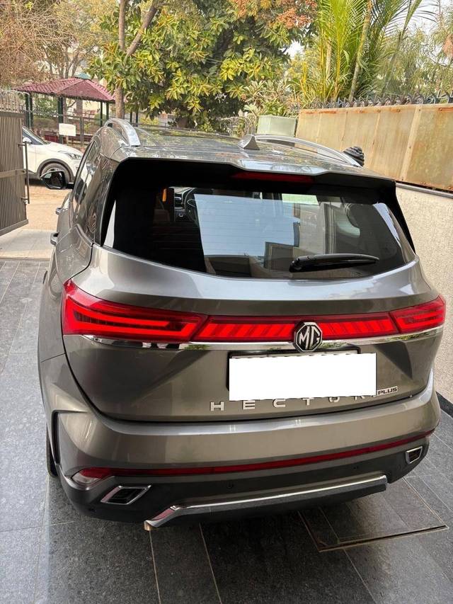 https://images10.gaadi.com/usedcar_image/4307217/original/processed_d51d493502c6972731cfb040a4ddea23.jpeg?imwidth=6402