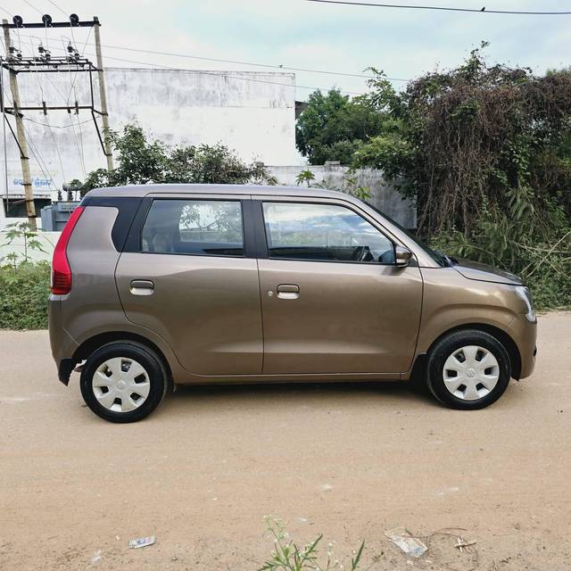 https://images10.gaadi.com/usedcar_image/4307266/original/processed_92b4806de091154a3d856a48c64d1c20.jpg?imwidth=6401