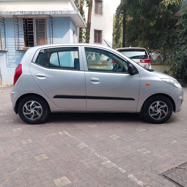 https://images10.gaadi.com/usedcar_image/4307280/original/processed_8a89301dc685aca1de9a007d3f0f2425.jpg?imwidth=6401