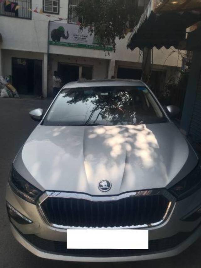 https://images10.gaadi.com/usedcar_image/4307306/original/267bae912503ffb8649d9784d10ec678.jpeg?imwidth=6400