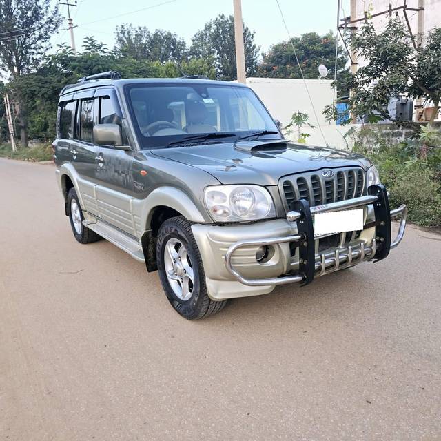 https://images10.gaadi.com/usedcar_image/4307355/original/processed_96c6d1d305f1a0c645b07b832a997b3b.jpg?imwidth=6400