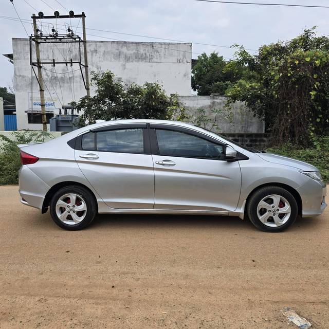 https://images10.gaadi.com/usedcar_image/4307361/original/processed_e61c75822916be30a8dd0729d57f3edf.jpg?imwidth=6401