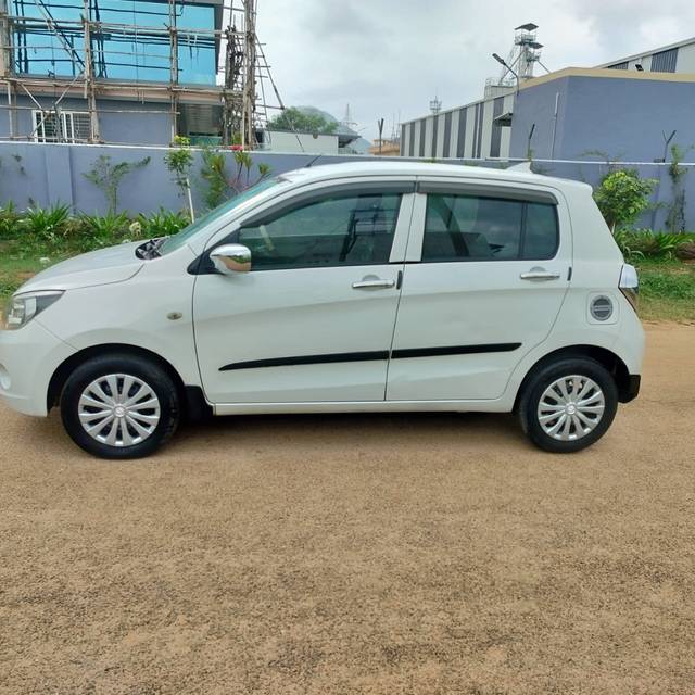 https://images10.gaadi.com/usedcar_image/4307369/original/e1560d798d7cb86b0acb31bae722ae48.jpg?imwidth=6402