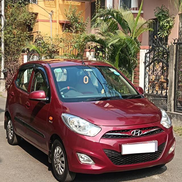 https://images10.gaadi.com/usedcar_image/4307386/original/processed_6f5818eef4df5f010eaeb9611cad9fec.jpg?imwidth=6400