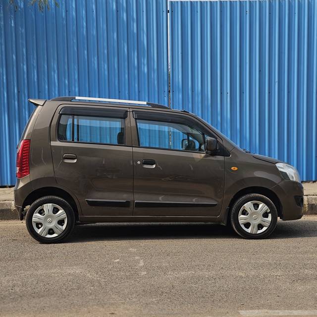 https://images10.gaadi.com/usedcar_image/4307424/original/e3e5cea0645b28cf13655e8140c35226.jpg?imwidth=6401