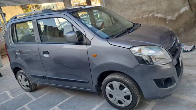 https://images10.gaadi.com/usedcar_image/4307460/original/processed_7d97c93776a1afe3ab93fa479c207212.jpeg?imwidth=6401