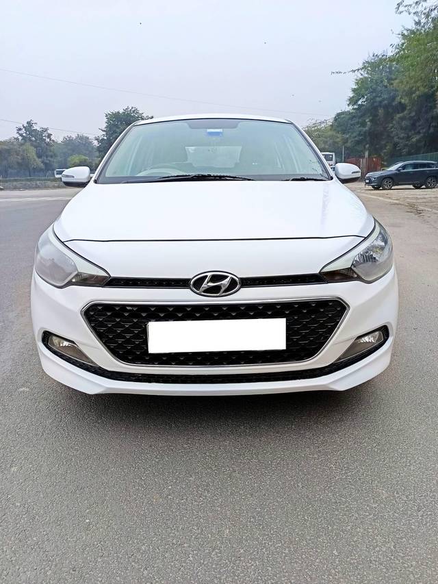 https://images10.gaadi.com/usedcar_image/4307469/original/processed_3ea16fa586b638e95af0e6564078d5c5.jpg?imwidth=6400