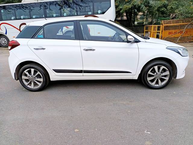 https://images10.gaadi.com/usedcar_image/4307469/original/processed_46624f72a197666766da102c7b15fe38.jpg?imwidth=6401