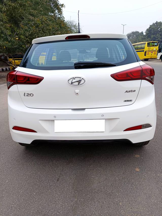 https://images10.gaadi.com/usedcar_image/4307469/original/processed_e7d7616c76e8009b2ef30eaf6d0ded75.jpg?imwidth=6402