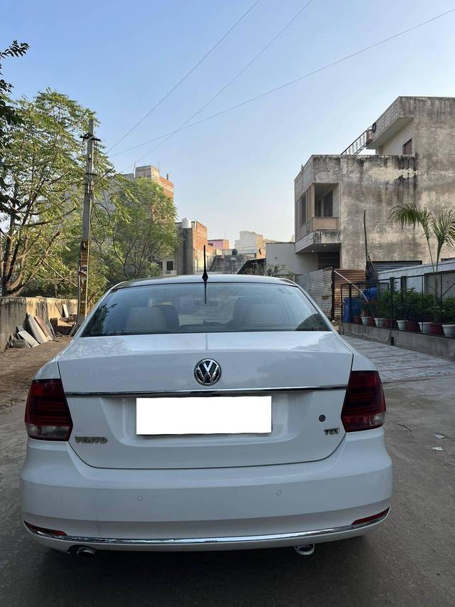 https://images10.gaadi.com/usedcar_image/4307488/original/processed_ab350c20144237697fb3b48b143bb02b.jpg?imwidth=6401