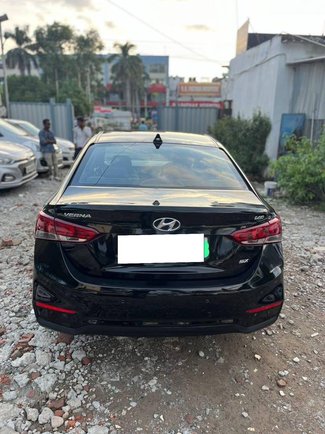 https://images10.gaadi.com/usedcar_image/4307497/original/processed_32b994c80a63cb188b674e6c7b482ce7.jpg?imwidth=6401