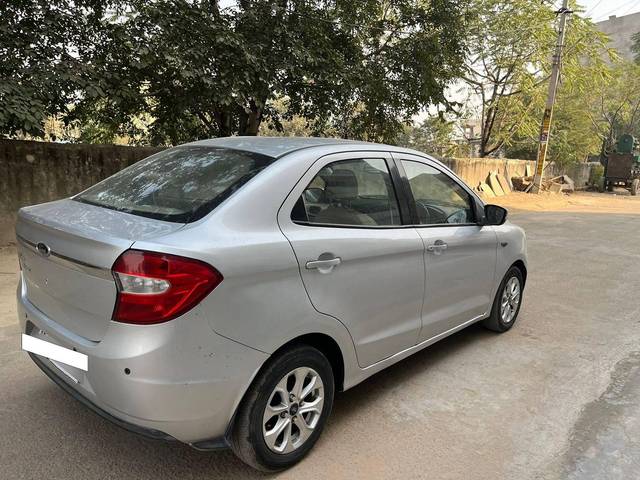 https://images10.gaadi.com/usedcar_image/4307509/original/processed_5e2bfc533a929a2c6cc93096430c9c60.jpg?imwidth=6401