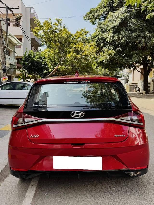 https://images10.gaadi.com/usedcar_image/4307543/original/processed_158246acb8827a541e78a1cb958745f4.jpg?imwidth=6402