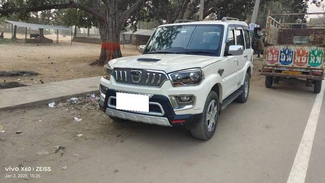 https://images10.gaadi.com/usedcar_image/4307630/original/processed_84b00a52-8fe4-4417-b501-372f8409d520.jpg?imwidth=6400