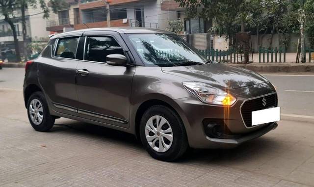 https://images10.gaadi.com/usedcar_image/4307637/original/processed_19154e0b9edf87eaf4b5a06c0b946e35.jpg?imwidth=6400