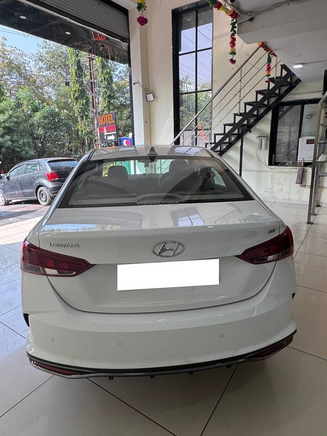 https://images10.gaadi.com/usedcar_image/4307698/original/processed_75a02b9c78444cbdd744aa1c61f538de.jpg?imwidth=6401