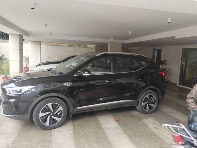 https://images10.gaadi.com/usedcar_image/4307708/original/46372cd813f0688e7b3a1ebd7f5e5018.jpg?imwidth=6402