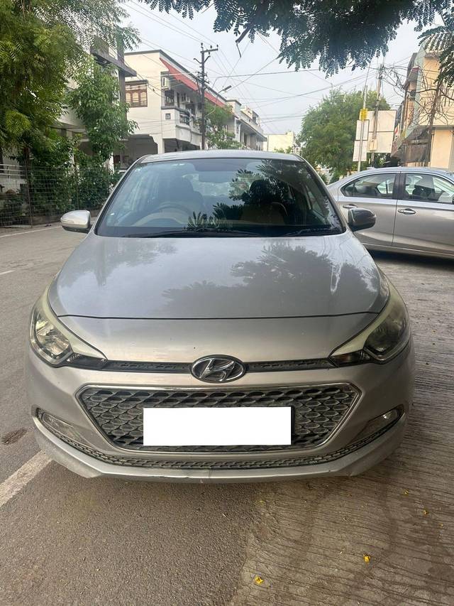 https://images10.gaadi.com/usedcar_image/4307746/original/processed_045b3fad3fcbfdb2ba18b38f18ad4f86.jpg?imwidth=6400