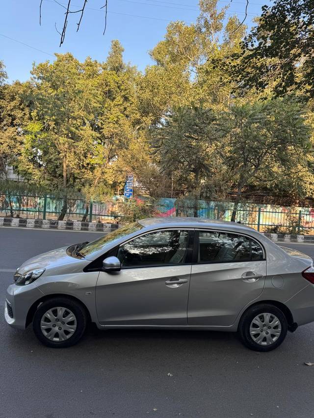 https://images10.gaadi.com/usedcar_image/4307785/original/090577cb008ff9fa0c8c4e22b7e557db.jpg?imwidth=6401