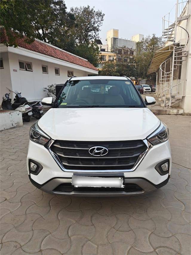 https://images10.gaadi.com/usedcar_image/4307788/original/processed_0145baf5a73371b3f8192bbfe8777c59.jpg?imwidth=6402