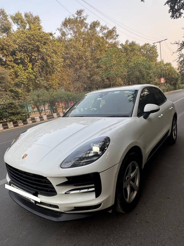 https://images10.gaadi.com/usedcar_image/4307796/original/processed_44f49ddac9b52a0db783f37641096ad9.jpg?imwidth=6402