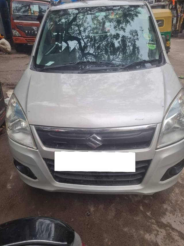 https://images10.gaadi.com/usedcar_image/4307926/original/processed_2e82eb8abc7f39af6cada5bff25de486.jpg?imwidth=6402