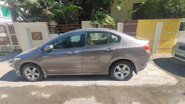 https://images10.gaadi.com/usedcar_image/4307989/original/processed_fb324b4f-2699-44b8-8a72-d6c2a3a6908a.jpg?imwidth=6402