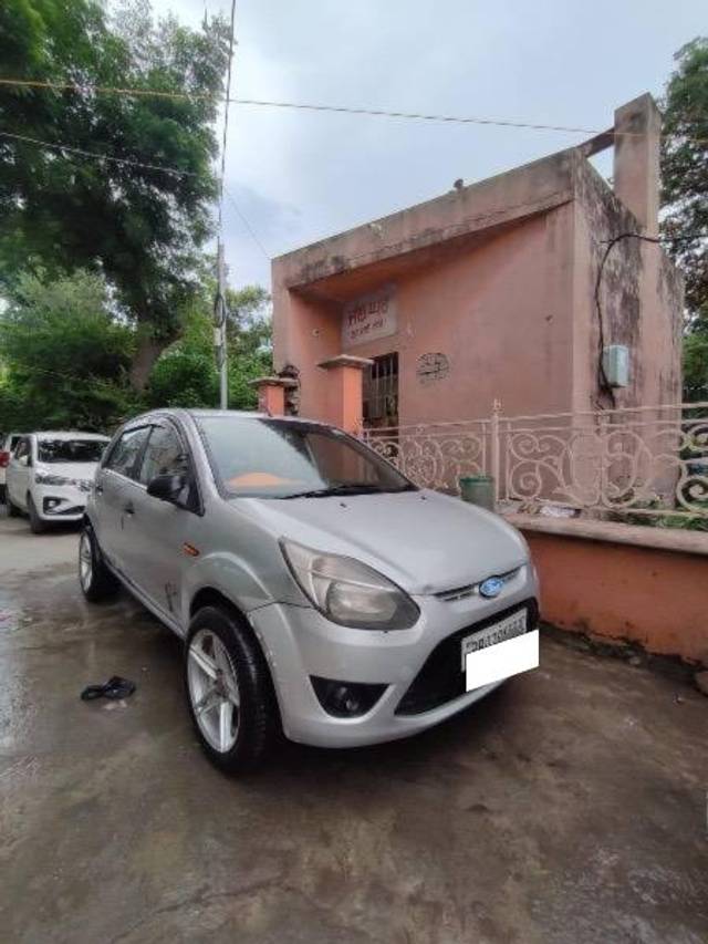 https://images10.gaadi.com/usedcar_image/4308035/original/processed_152c0118-21b2-424c-903a-da36d686857c.jpg?imwidth=6400