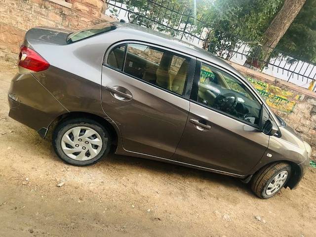 https://images10.gaadi.com/usedcar_image/4308143/original/d47edabbd66d720de4f1da11604fd985.jpeg?imwidth=6402