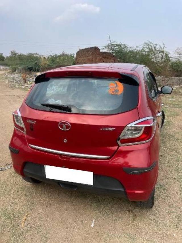 https://images10.gaadi.com/usedcar_image/4308178/original/processed_d73c3797-5ad7-4fa6-9c3b-ce367ff39b6b.jpeg?imwidth=6402