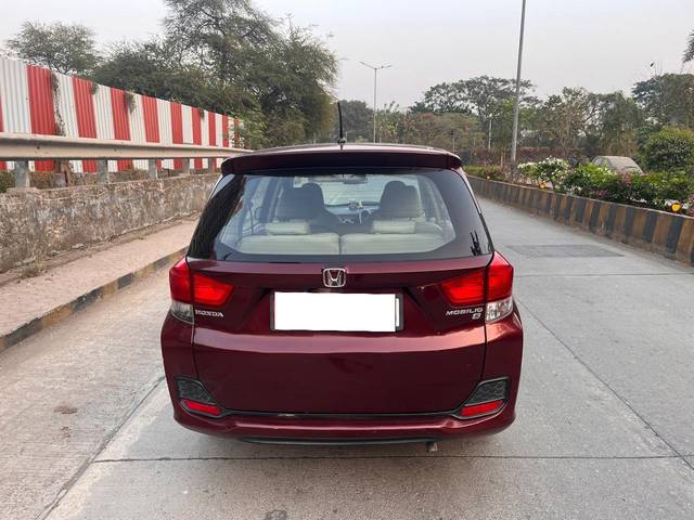 https://images10.gaadi.com/usedcar_image/4308258/original/processed_17884ea9ba07181c8050d1ae3496a4da.jpg?imwidth=6402