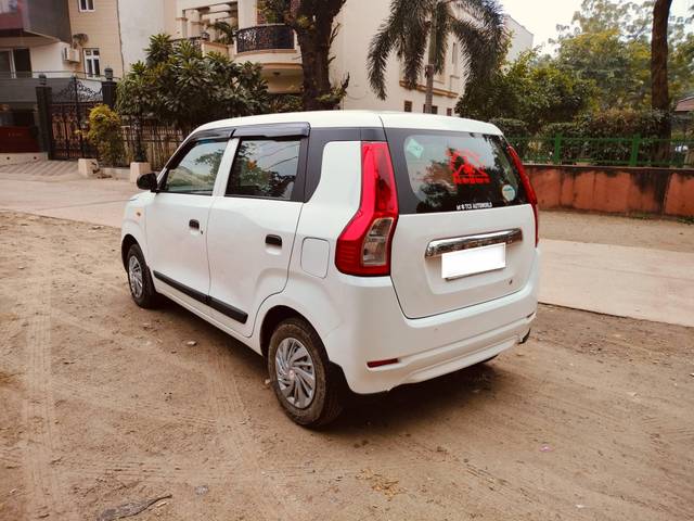 https://images10.gaadi.com/usedcar_image/4308277/original/processed_43f2e26f08f423e8f130ff47540fe514.jpg?imwidth=6401