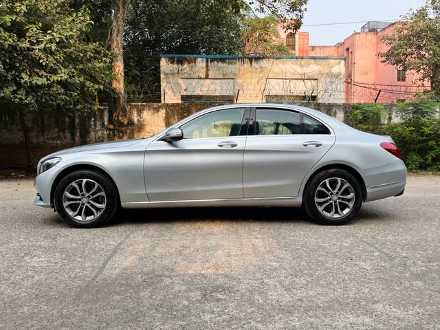 https://images10.gaadi.com/usedcar_image/4308288/original/01c095d2be8754d981475bec958649e5.jpg?imwidth=6402