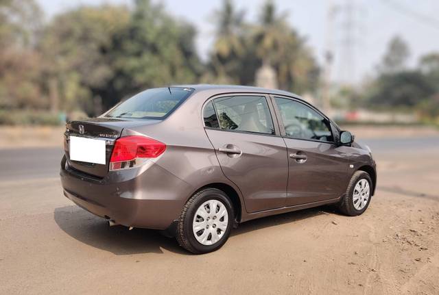 https://images10.gaadi.com/usedcar_image/4308340/original/processed_3210c57e48a9936c0b2f59e924129642.jpg?imwidth=6401