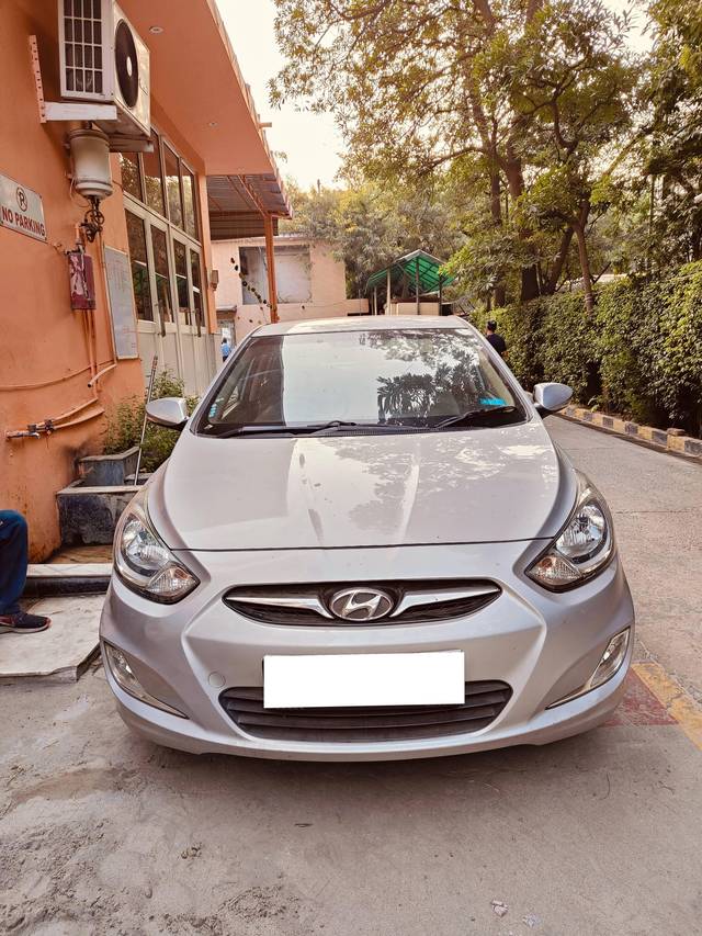 https://images10.gaadi.com/usedcar_image/4308342/original/processed_1fbaf10d34c0910f20ec8ea85c17757d.jpg?imwidth=6402