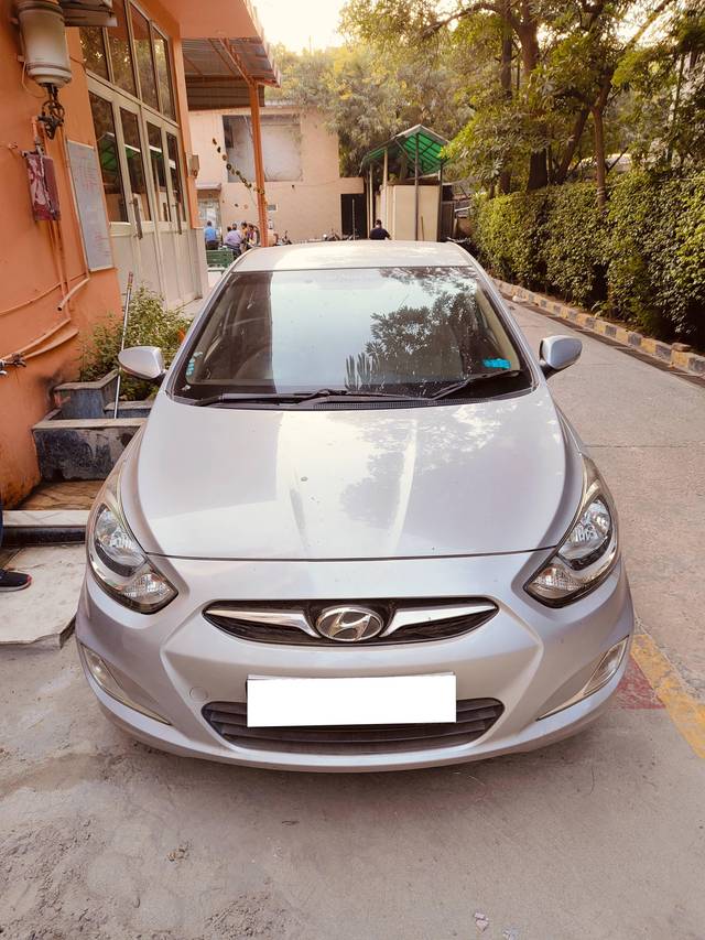 https://images10.gaadi.com/usedcar_image/4308342/original/processed_3cffe24e35b55883618341b94ad781e9.jpg?imwidth=6400