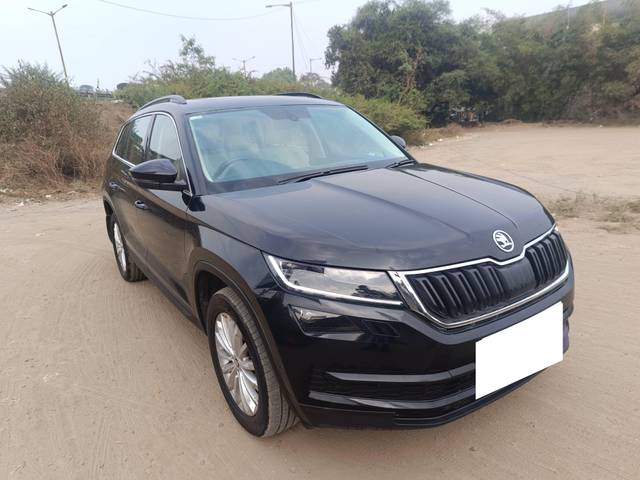 https://images10.gaadi.com/usedcar_image/4308359/original/processed_5dc92e14bdc2b542ff79dd8609800f21.jpg?imwidth=6400