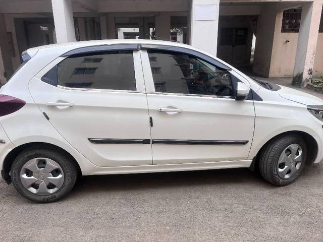 https://images10.gaadi.com/usedcar_image/4308366/original/processed_4395d926-b997-4e19-aa35-0e591c556cec.jpeg?imwidth=6401