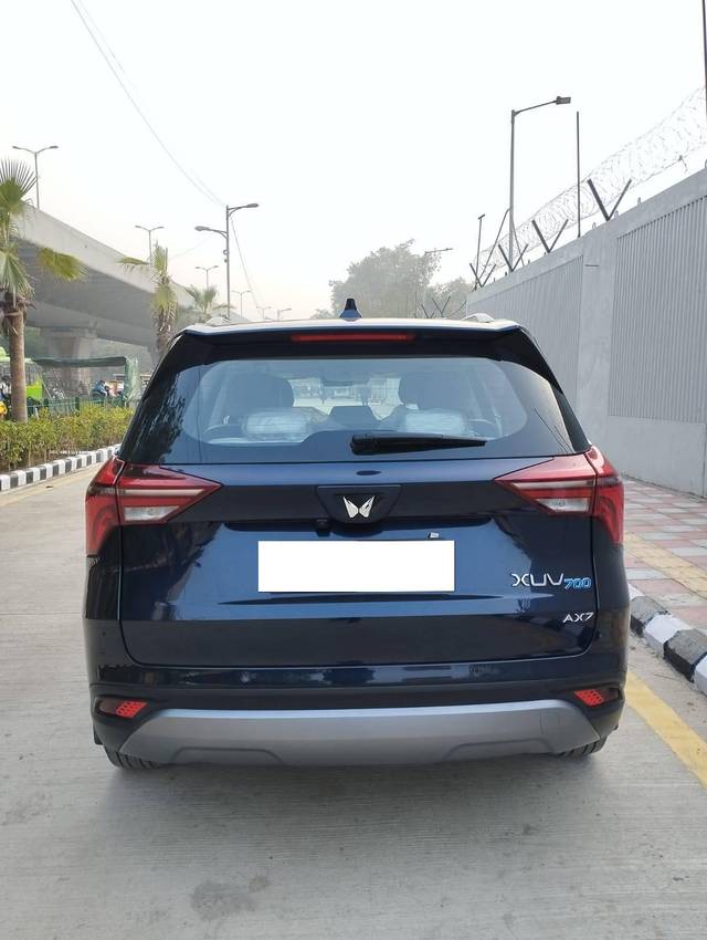 https://images10.gaadi.com/usedcar_image/4308381/original/processed_7f1bd64d58ec241fc5e50dd5bc345361.jpg?imwidth=6402