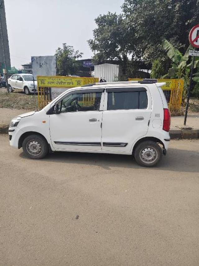 https://images10.gaadi.com/usedcar_image/4308386/original/e9d6a3e60956a4a194e6b25d372a4616.jpg?imwidth=6402