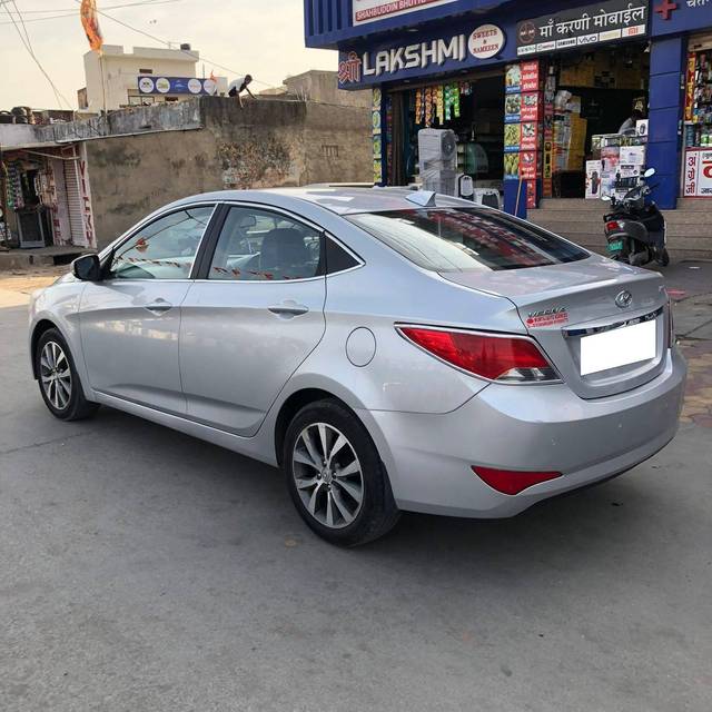 https://images10.gaadi.com/usedcar_image/4308387/original/processed_231cec7d5385d387a87c05dd8b877f17.jpg?imwidth=6402