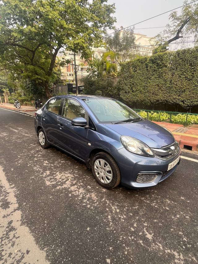 https://images10.gaadi.com/usedcar_image/4308483/original/processed_360399c561bcf860f79804668671660e.jpg?imwidth=6400