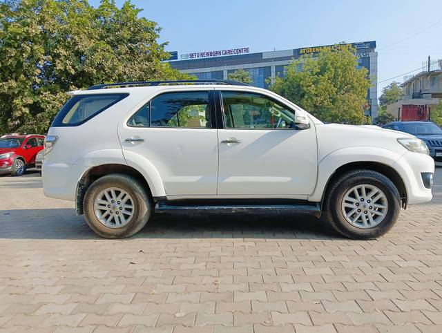 https://images10.gaadi.com/usedcar_image/4308540/original/processed_b9be011c9beb10259188c4c6948a5c98.jpg?imwidth=6401