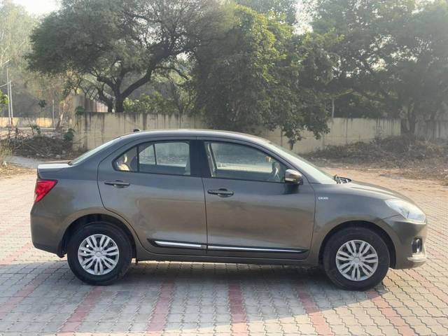 https://images10.gaadi.com/usedcar_image/4308546/original/processed_6be02d08cdabcb510beb9f09e1ee375e.jpg?imwidth=6401