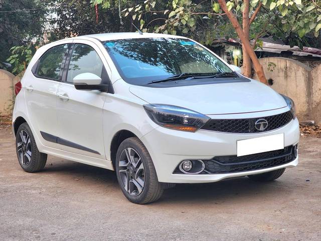 https://images10.gaadi.com/usedcar_image/4308552/original/processed_0f0cdcddad4269024ade0aa0944422c8.jpg?imwidth=6400