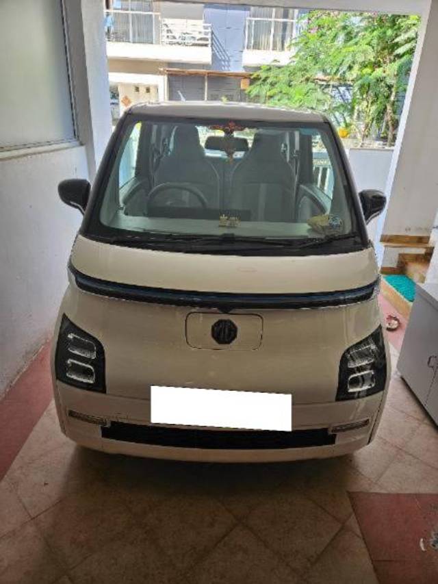 https://images10.gaadi.com/usedcar_image/4308562/original/processed_bfb29f24-bba6-46ac-8f7c-ac4053dc2492.jpg?imwidth=6400