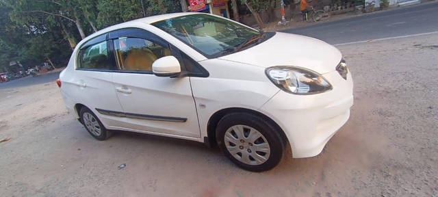 https://images10.gaadi.com/usedcar_image/4308610/original/processed_43baad9e69c6e29c100e64d056acdb0a.png?imwidth=6401