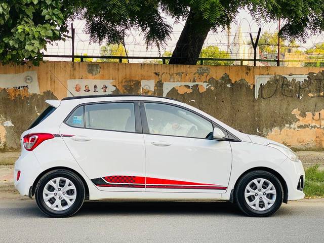 https://images10.gaadi.com/usedcar_image/4308631/original/processed_0c4581e7fe3b483a52b1305459617829.jpg?imwidth=6401