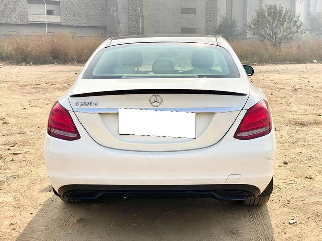 https://images10.gaadi.com/usedcar_image/4308679/original/processed_cd8abea6b63533cbb77e45f788d9a0e5.jpg?imwidth=6402